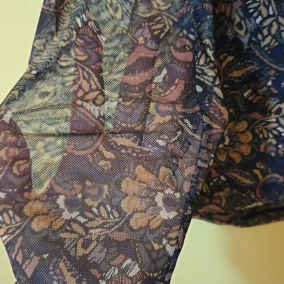 Evereve Amora Ruched Dark Floral Mesh Top Sheer Sleeve V-neck Size Medium - Picture 7 of 13